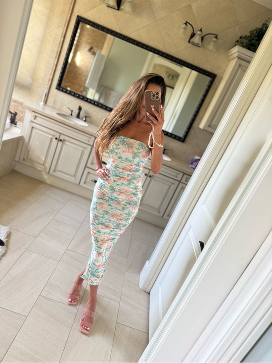 Selfie Leslie Dresses & Skirts - Selfie Leslie Floral Midi Dress in Mint, Coral, Cream